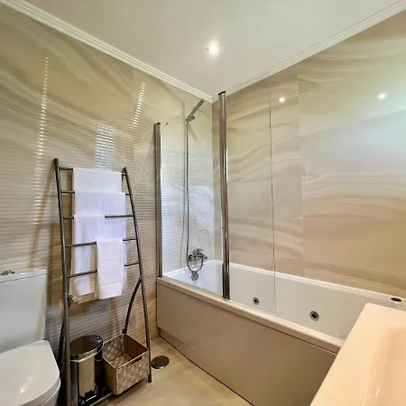 Vila Amazing With Pool By Homing *