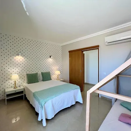 Vila Amazing With Pool By Homing